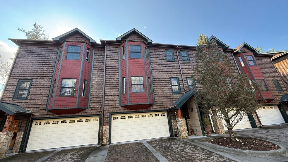 Primary Photo - Creekside Villas