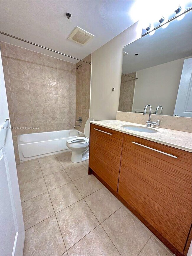 Building Photo - 2681 N Flamingo Rd