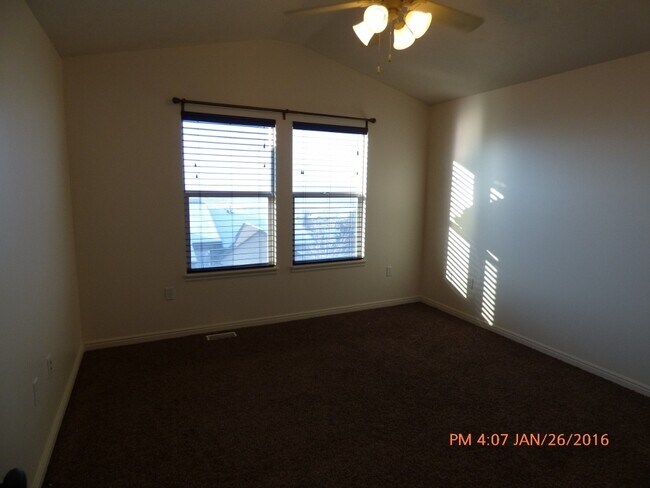 Building Photo - Great Condo in Prestigious Chandler Pointe...