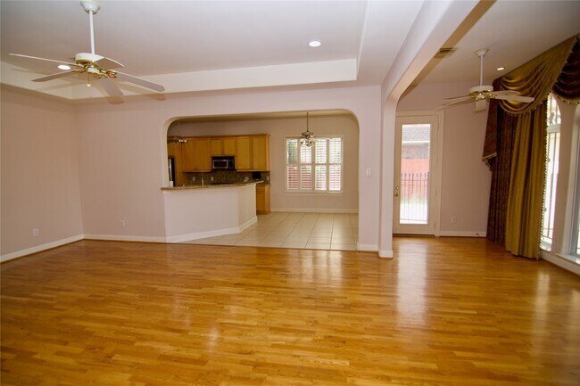 Building Photo - 3015 Bonnebridge Way Blvd