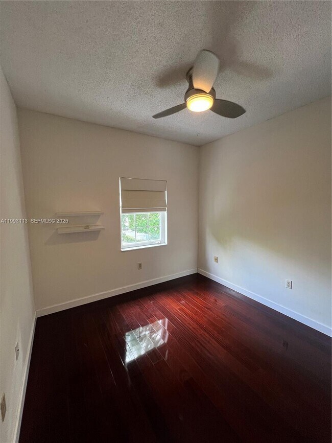 Building Photo - Navarre Avenue, Coral Gables, FL 33134 - 3 BR 2.5 BA condo