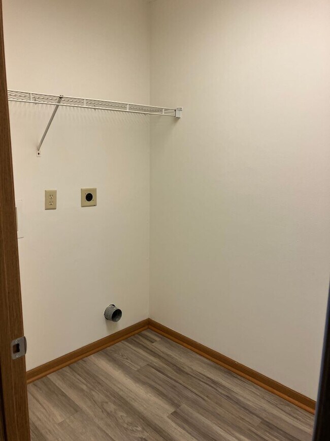 Building Photo - Modern & Spacious 2-Bedroom Ranch Condo – ...