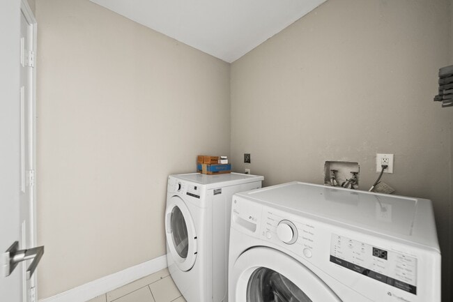 Building Photo - 7010 Pembrough Ln