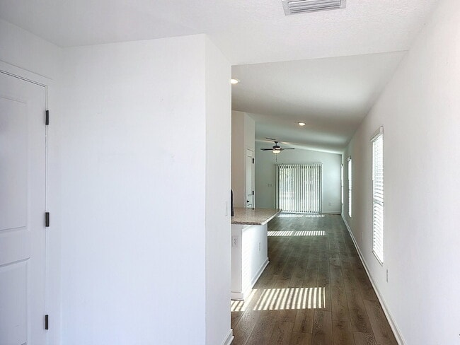 Building Photo - 1270 Ahoy Ave