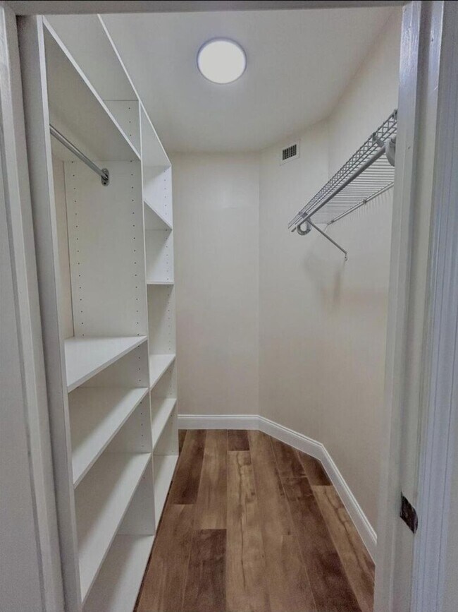 Building Photo - 19900 E Country Club Dr