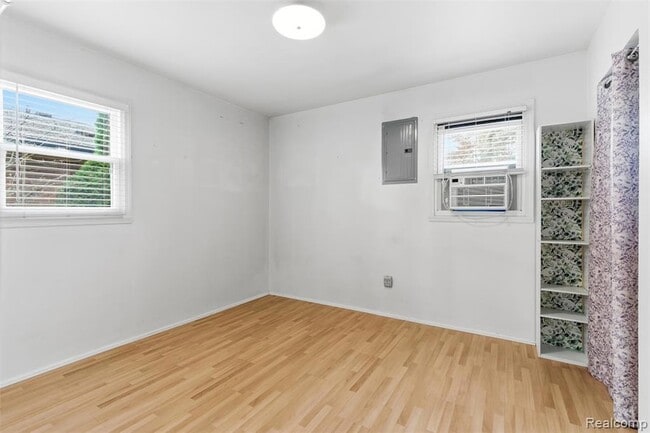 Building Photo - 25118 Lehigh St