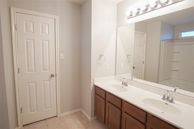 Building Photo - 210 King Ridge Dr