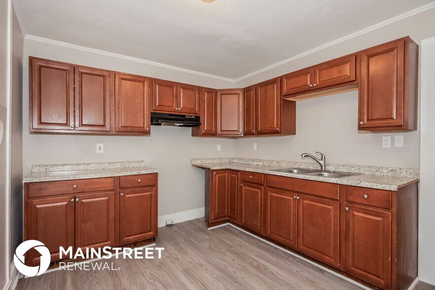 Building Photo - 2558 Hemphill St