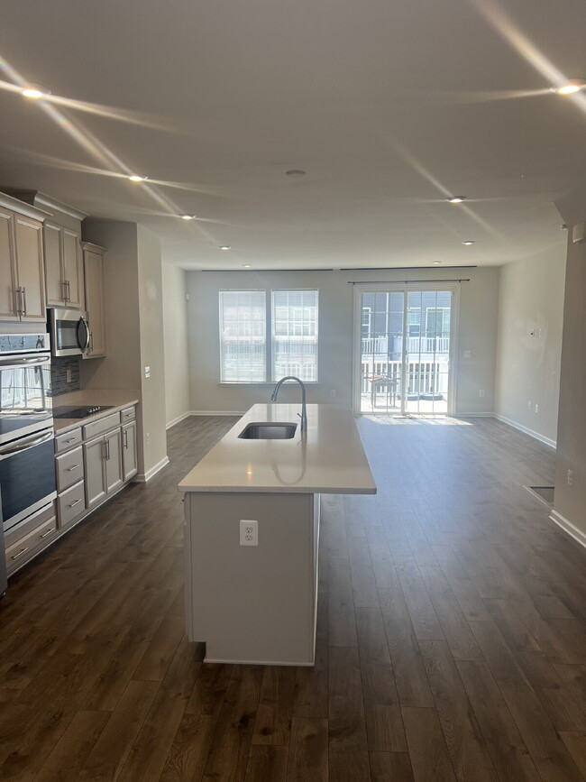 Building Photo - 1833 Sag Harbor Ln