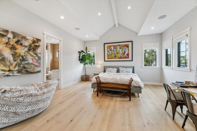 Building Photo - 1136 Woodland St