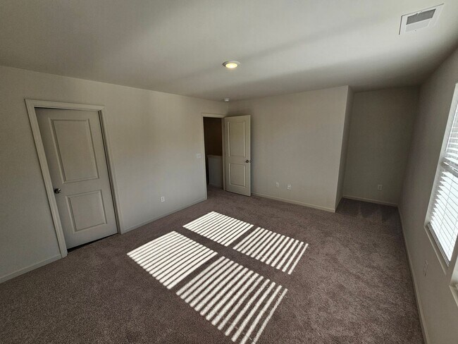 Building Photo - Brand new Townhome in Newton