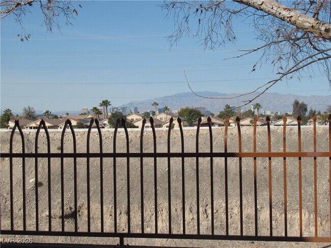 Building Photo - 1050 E Cactus Ave