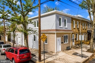 Building Photo - 565 Lamberton St