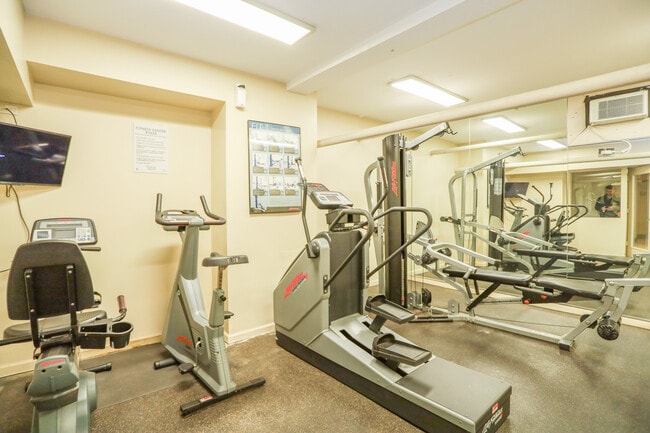 Building Photo - 5214 S Woodlawn Ave