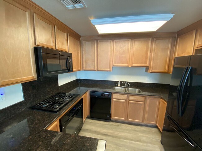 Building Photo - 3 Bed 2 Bath Condo W/ Garage In San Ramon