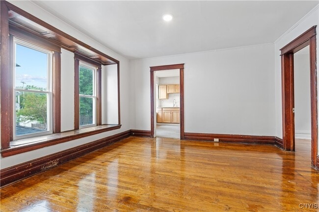 Building Photo - 148 Lilac St