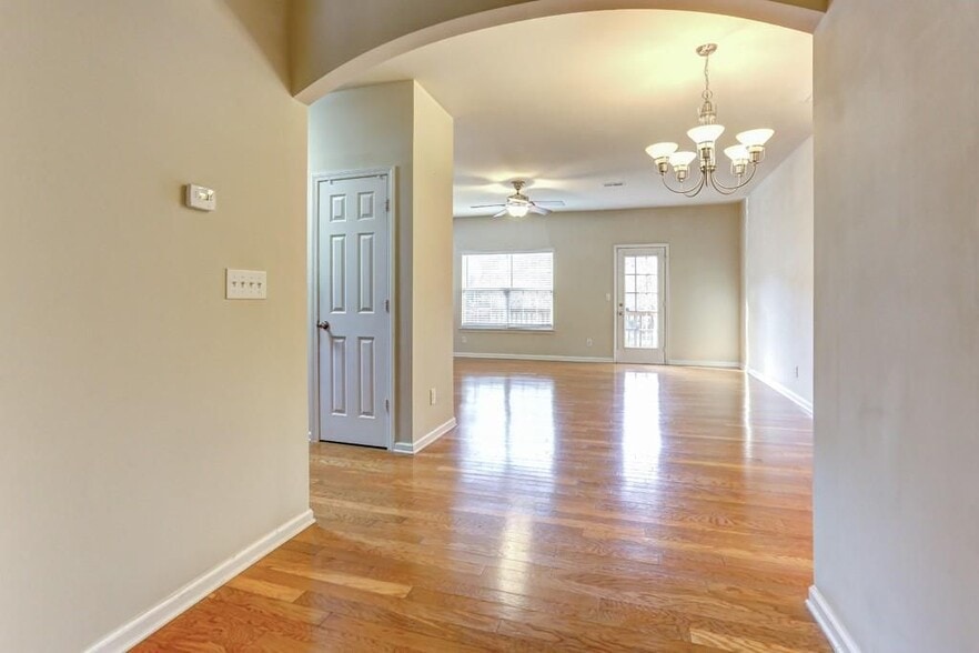 Building Photo - 5624 Moresby Ct