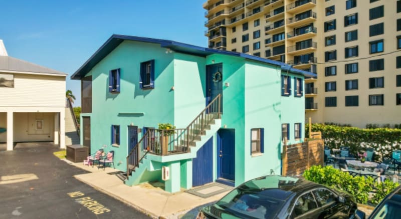 Building Photo - 715 S Ocean Dr