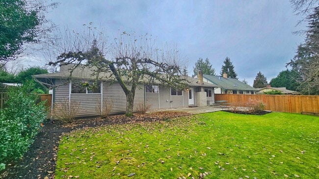 Building Photo - Beautiful 3 Bed 2 Bath Rambler in Beautiful Redmond
