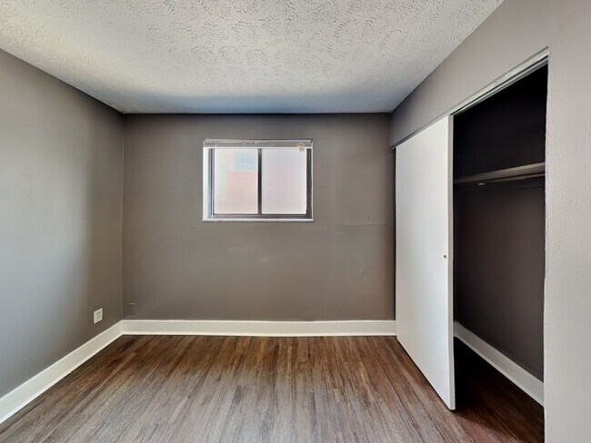 Building Photo - 107 E 16th Ave