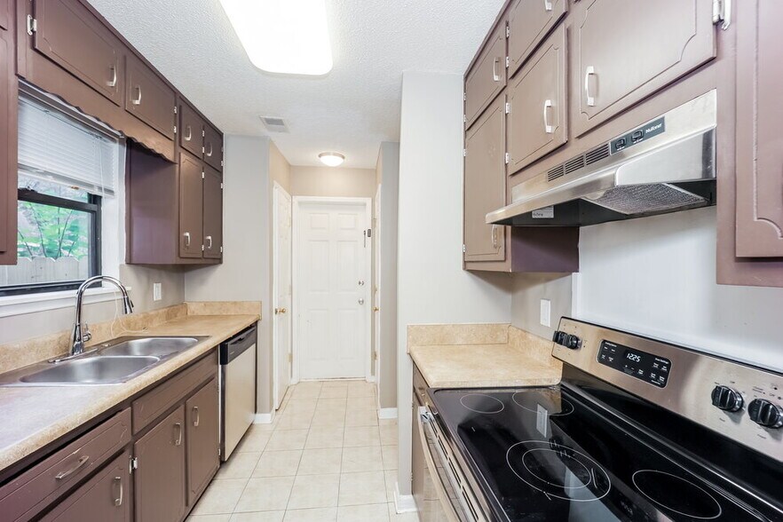 Building Photo - 8607 Forest Pointe Ct