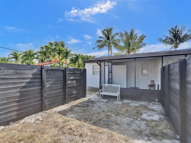 Building Photo - 708 N 20th Ave