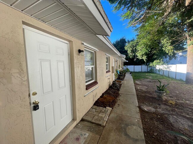 Building Photo - 2357 Lafayette St