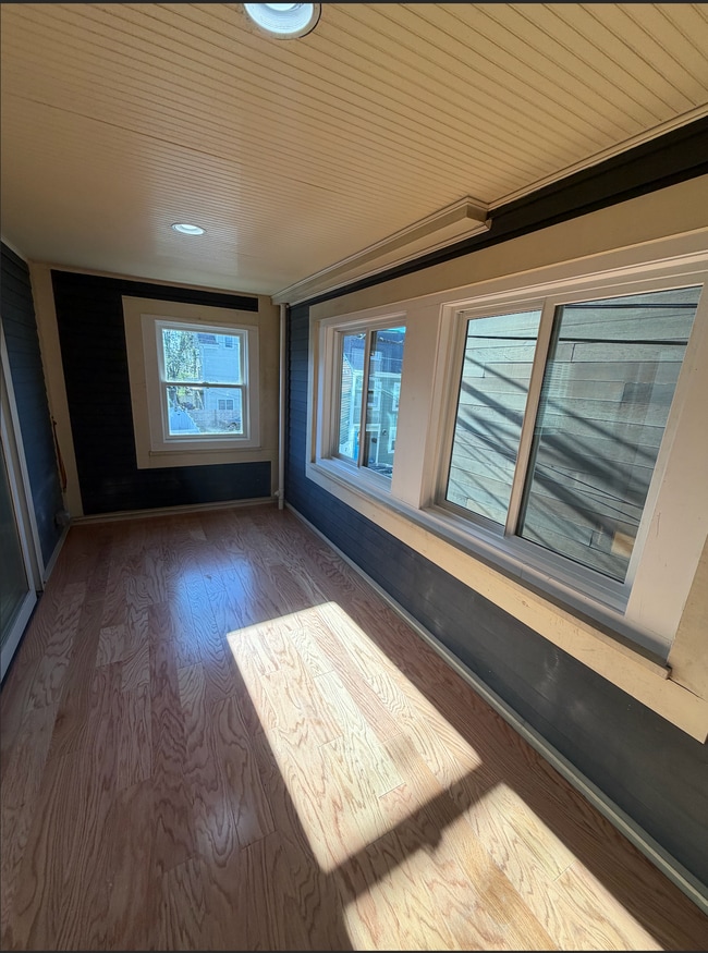 Building Photo - 150 W 9th St