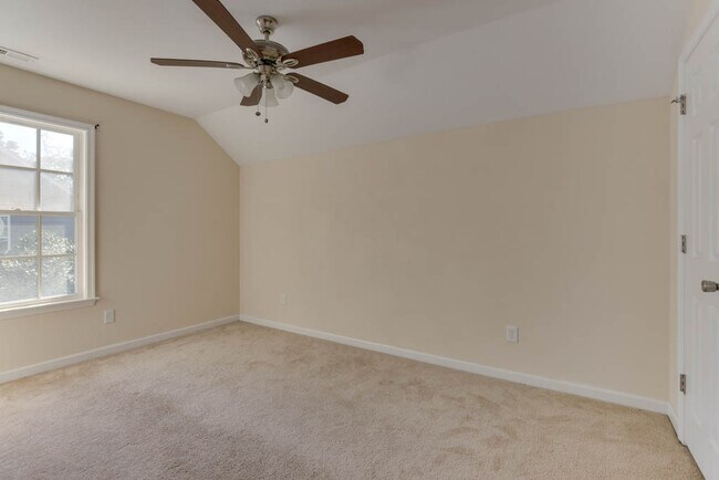 Building Photo - 2 Alden Ave