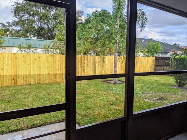 Building Photo - 1352 Riverside Cir