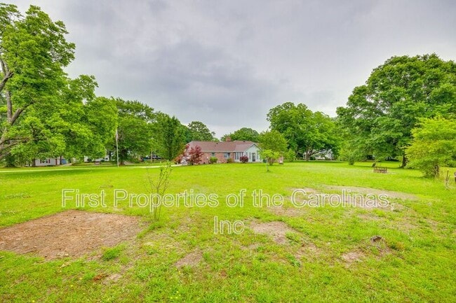 Building Photo - 1003 Chesterfield Ave