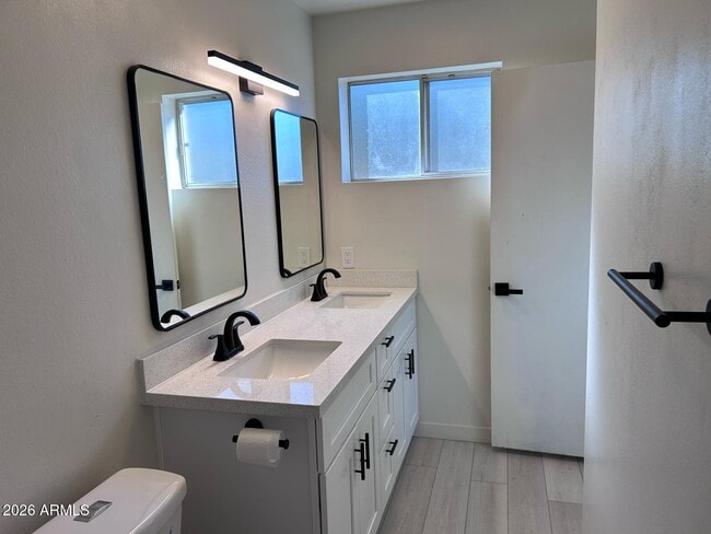 Building Photo - 6221 E Gelding Dr