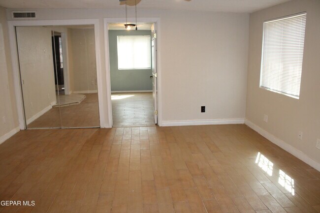 Building Photo - 11724 Jennifer Dr