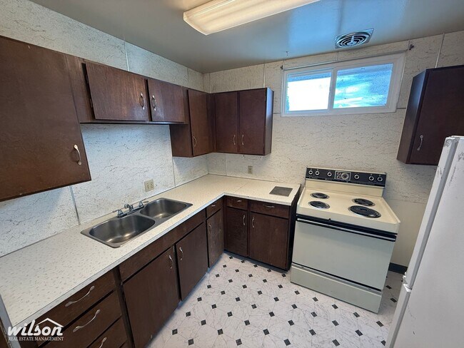 Building Photo - 216 S 49th St