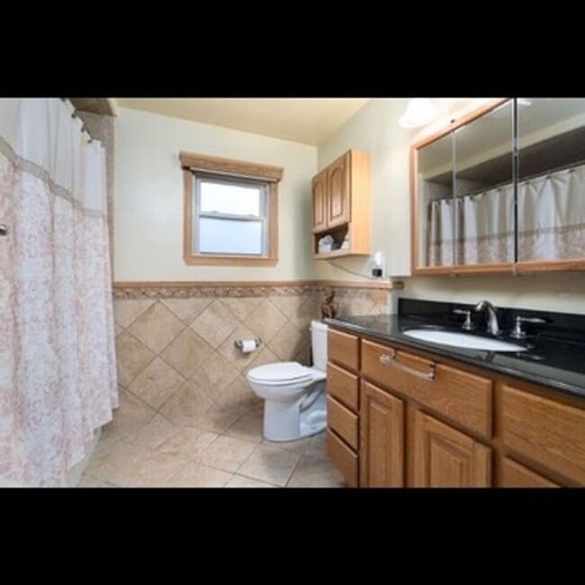 Building Photo - Beautiful 3-bedroom single family home jus...