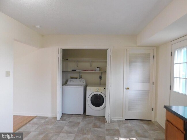 Building Photo - 214 Banbury Terrace