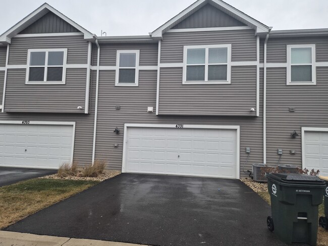 Building Photo - 4391 Chelsea Mnr Cir