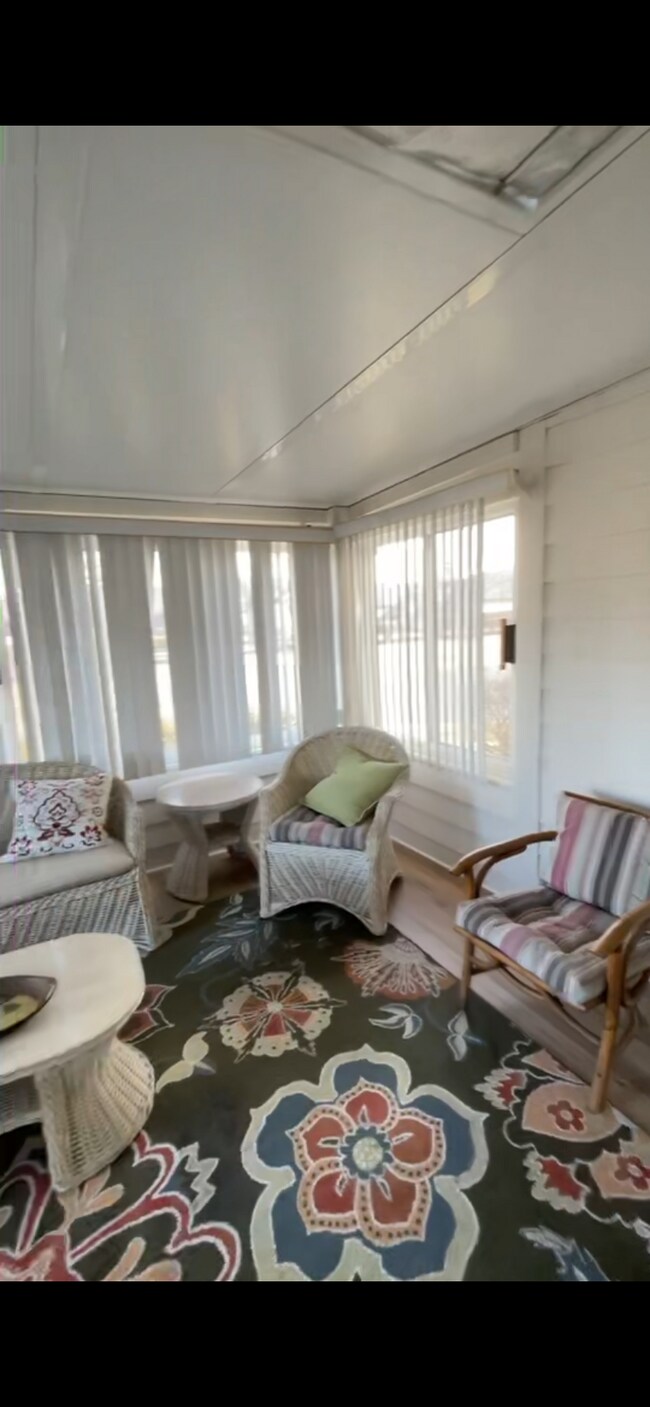 Building Photo - 500 Dandy Brush Ln W