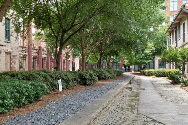 Building Photo - 170 Boulevard SE