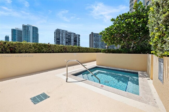 Building Photo - 2475 Brickell Ave