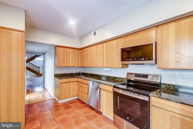 Building Photo - 13 E Henrietta St