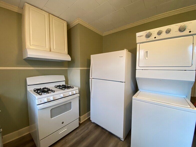 Building Photo - 203 Cirus St