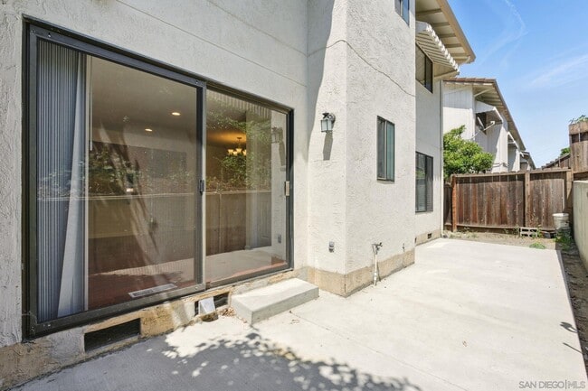 Building Photo - 1312 Shaddick Dr