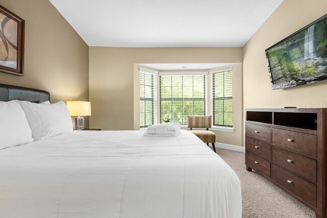 Building Photo - Luxury Resort Townhome Now for Lease