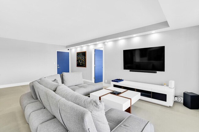 Building Photo - 2701 N Ocean Blvd