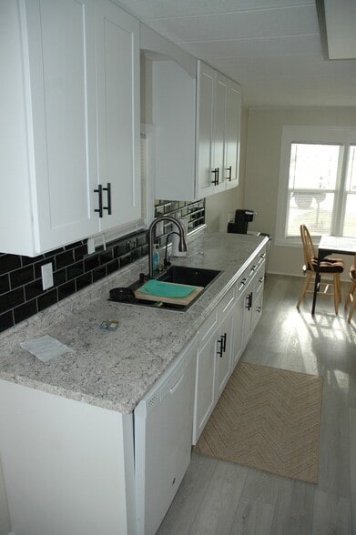 Building Photo - 23 Kinsmen Dr