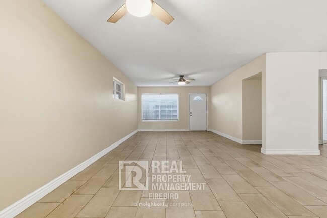 Building Photo - 1901 N 48th Pl