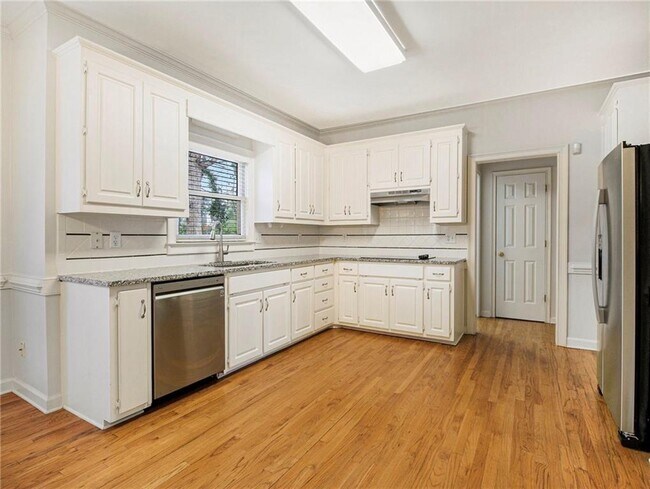 Building Photo - 1245 Denmark Dr SW