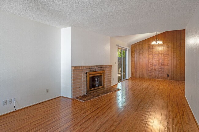 Building Photo - 4830 Suncrest Way