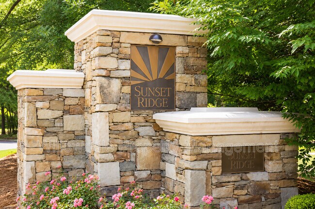 Building Photo - 204 Savannah Ridge Rd